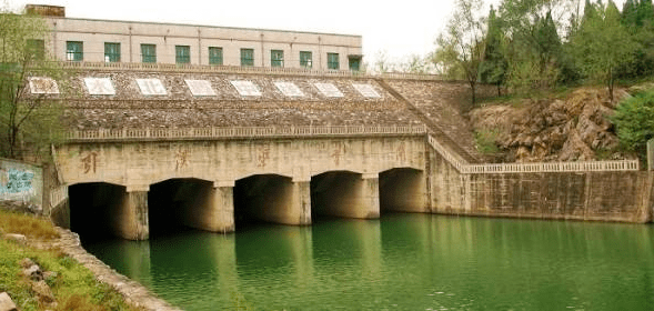 涵洞式二,水闸的组成部分及其作用水闸由闸室和上,下游连接段三部分