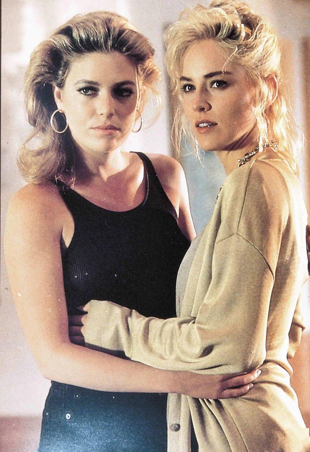 情色 悬疑的《本能》公映30周年,你还记得蛇蝎美女莎朗斯通么?