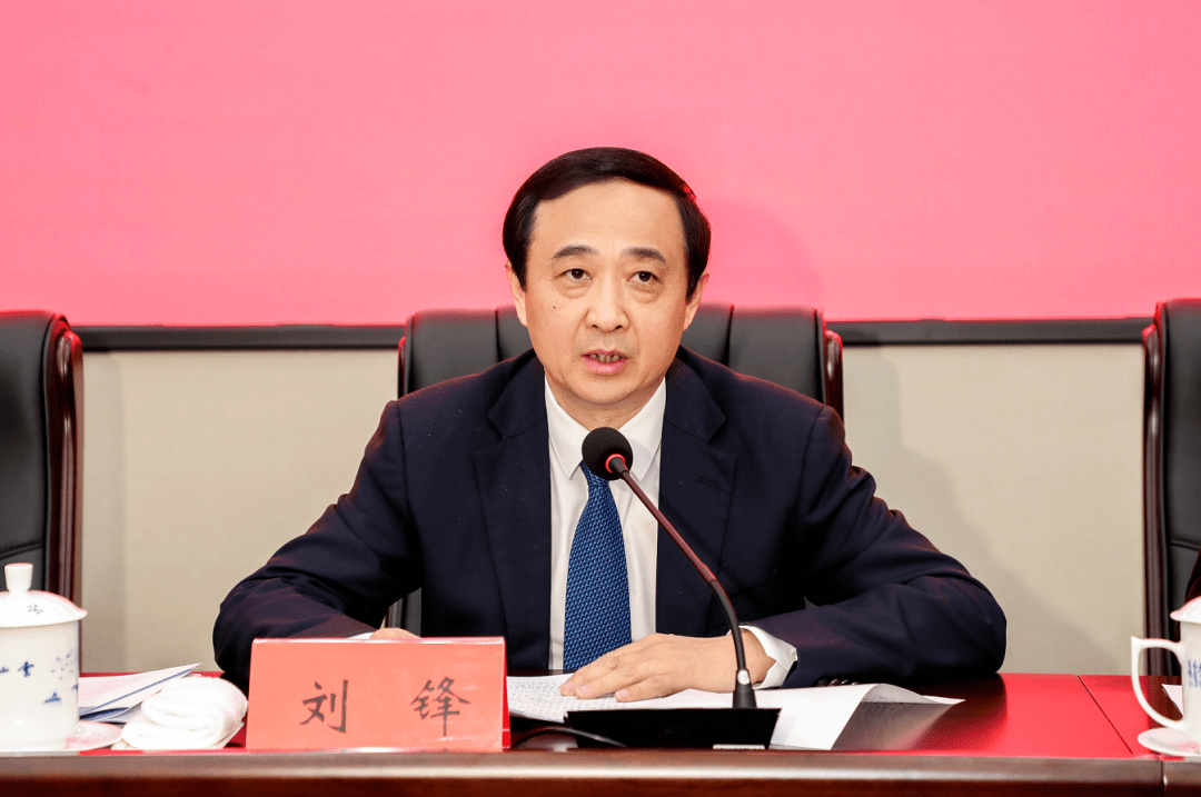 英才建好景德镇国家陶瓷文化传承创新试验区的实施意见》作起草说明