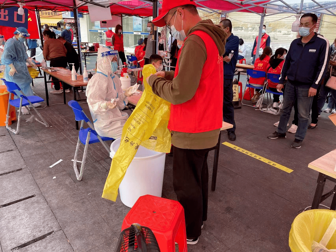 疫線黨旗紅機關我先行泉州市機關抗疫進行時五