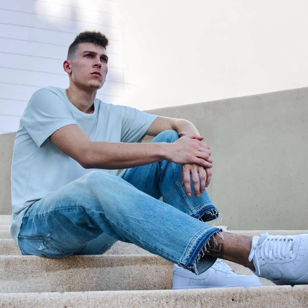 成为了NBA 球星 Tyler Herro 进军时尚圈！