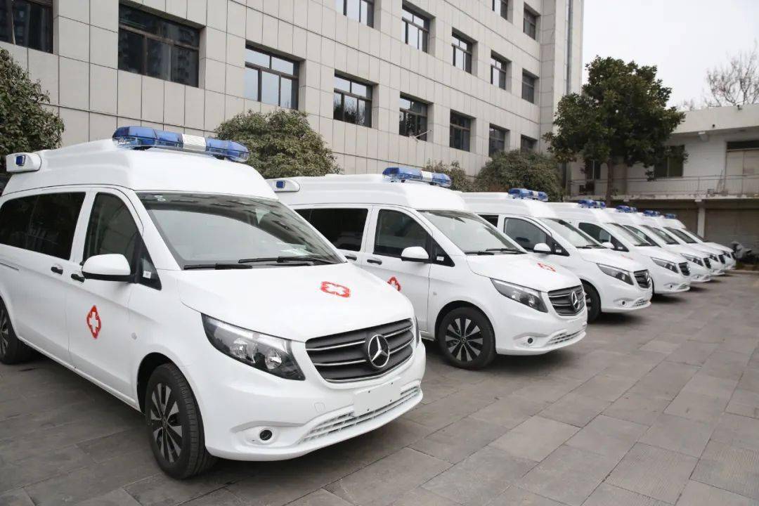 滕州10辆高规格的奔驰负压救护车交付使用