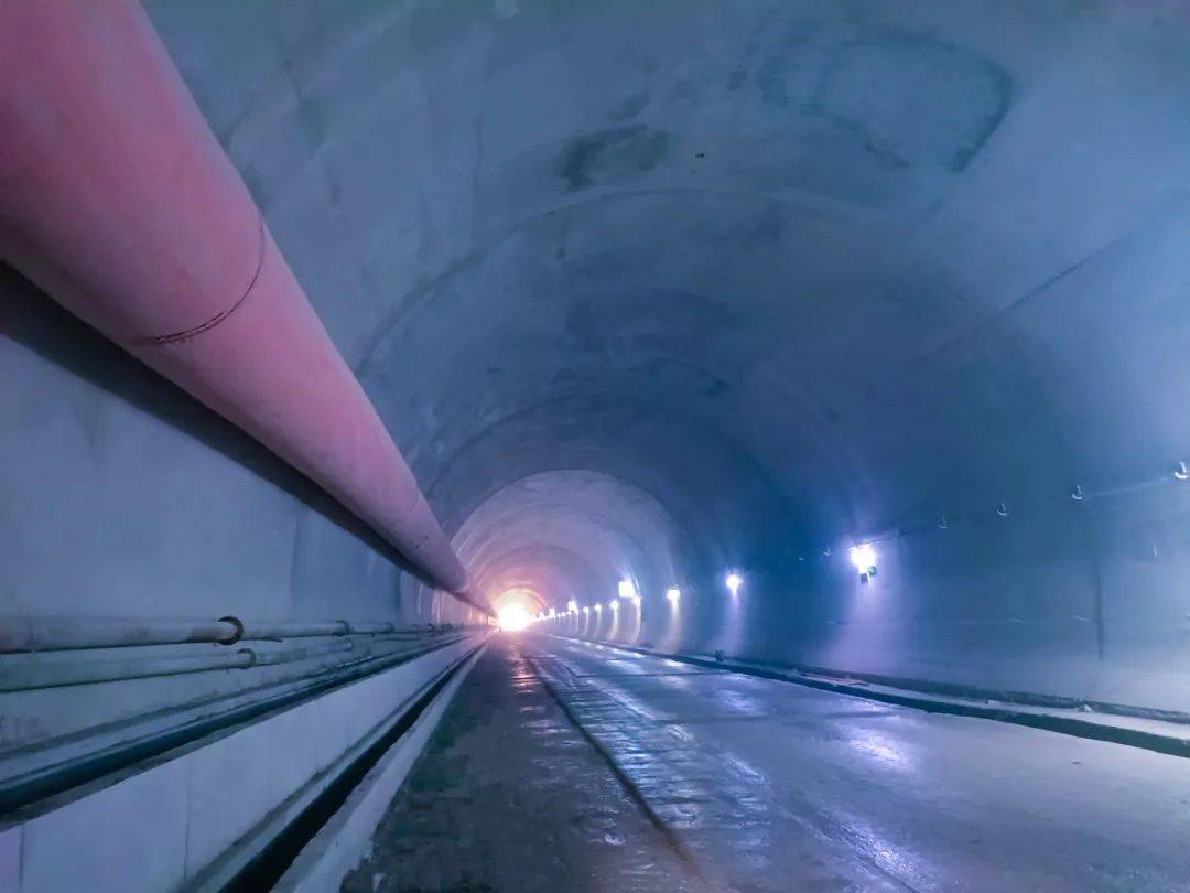 红岩隧道图片