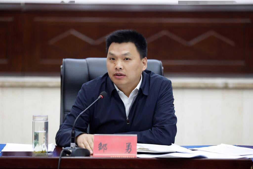 邹勇强调,全区上下要高度重视,迅速抓好贯彻落实,明确分管领导和专职