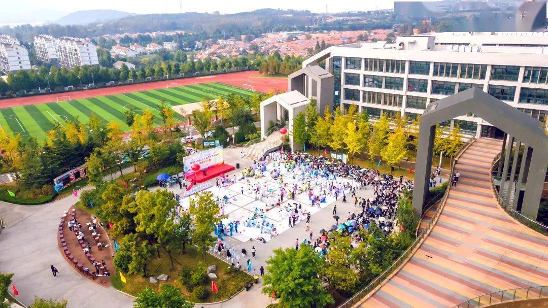 山东省青岛第六中学扫码入群,咨询中考政策1.