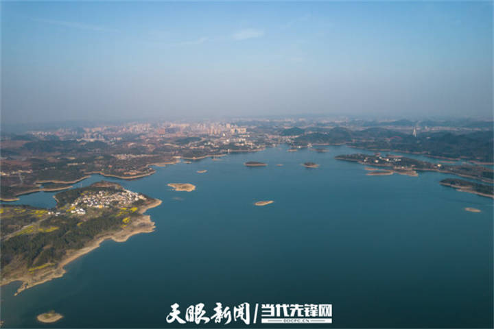 贵州清镇：红枫湖景色秀丽春意浓