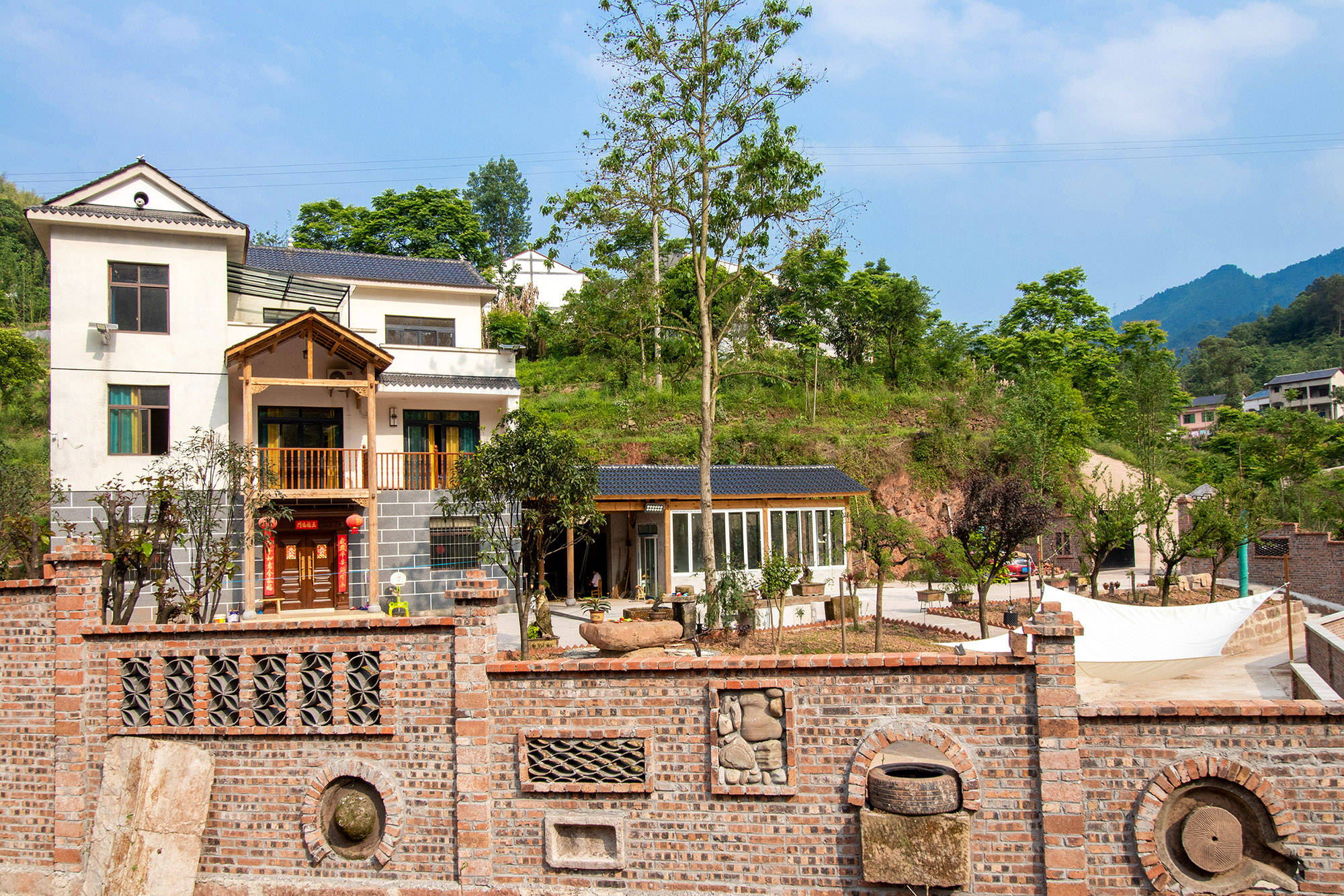 綦江区赶水镇:以庭院"小美"绘就乡村"大美"_村民_花草_农家