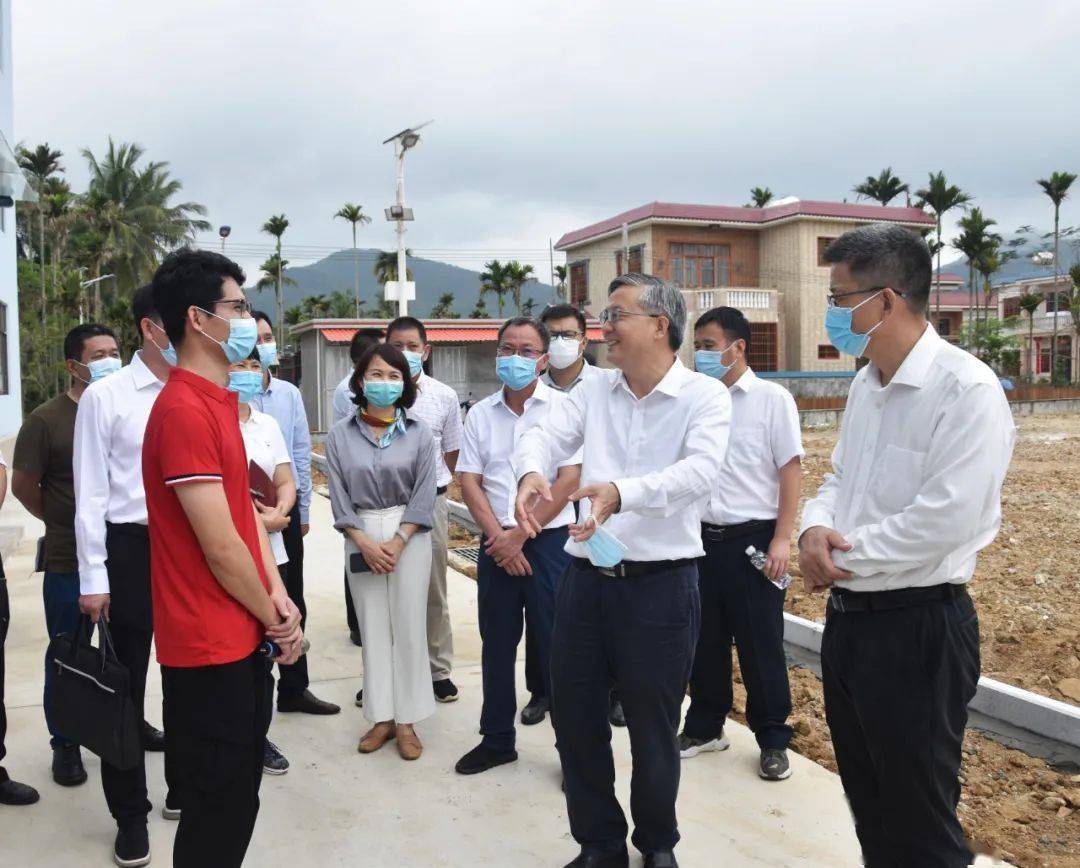 省委常委三亚市委书记周红波率队到万宁开展县域间协作帮扶消除集体