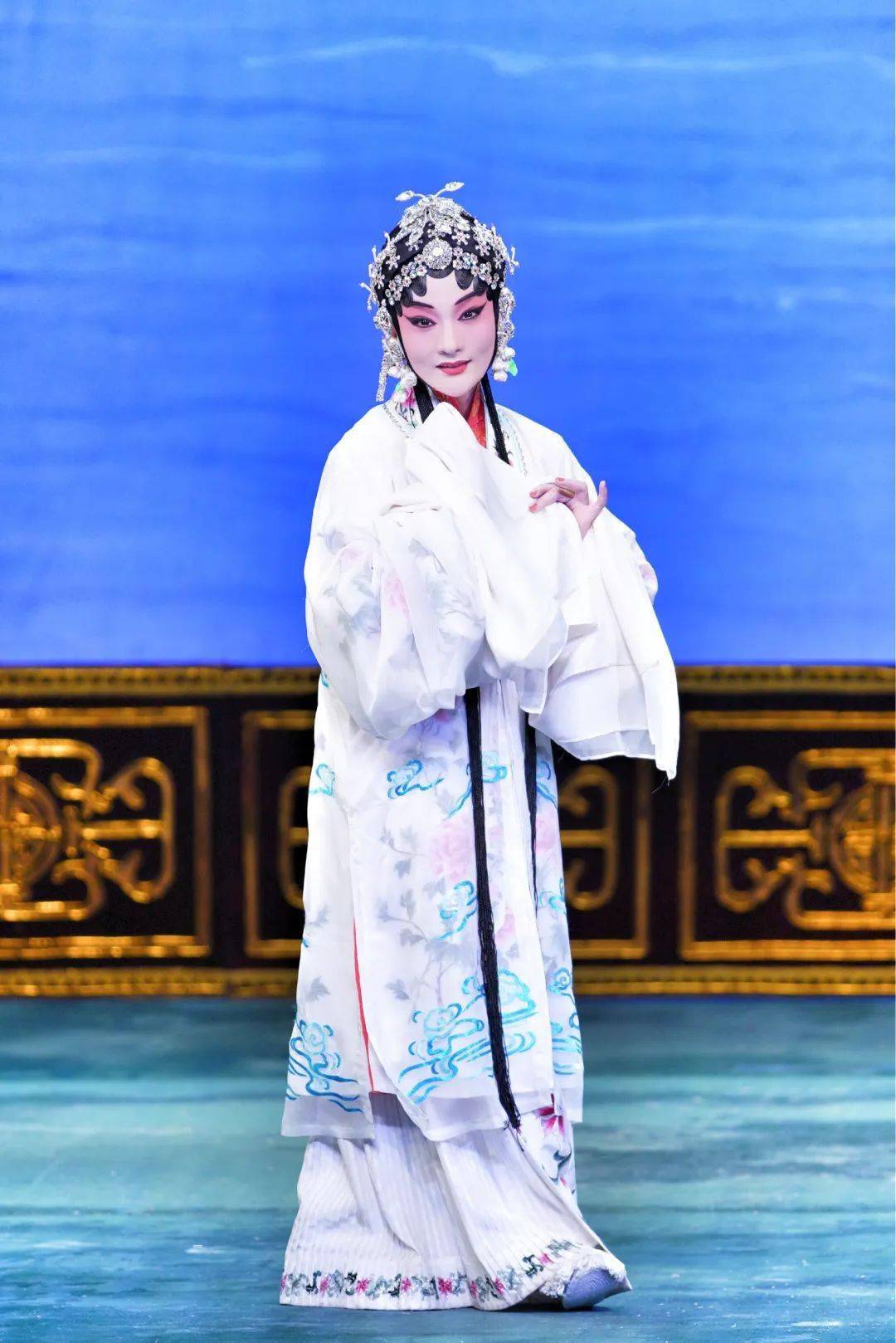 张火丁一对一传授结硕果弟子李林晓举办专场上演锁麟囊白蛇传