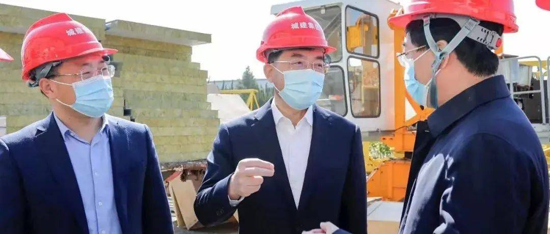 张海波调研疫情防控和复工复产工作时强调:筑牢“外防输入、内防反弹”防线 鼓足干劲推动复工复产提速提效_企业_产能_疫情
