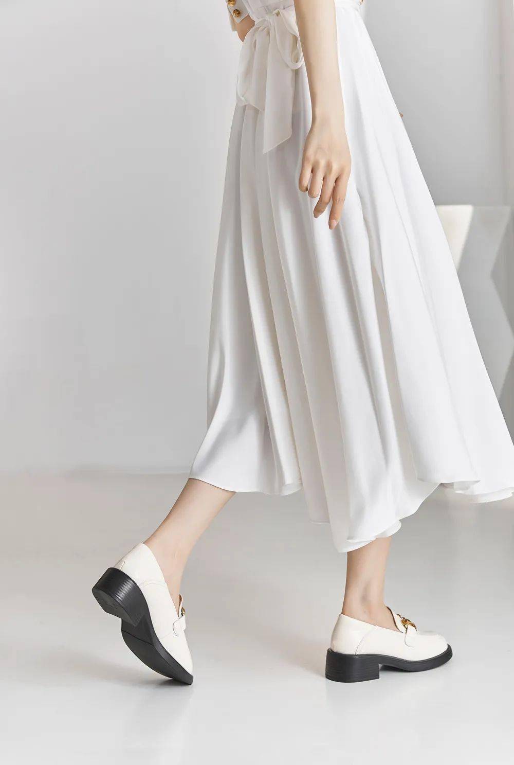 特惠价春天必入的两双鞋，百搭又好看