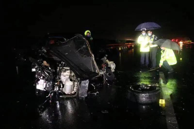 惨痛诸暨高速上连续发生车祸人被撞飞数米都是因为一个错误