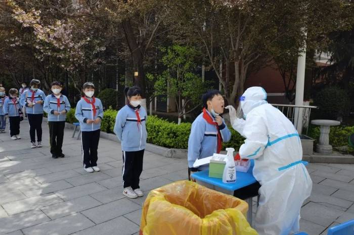 西安長安區中小學幼兒園新一輪核酸抽檢開始了