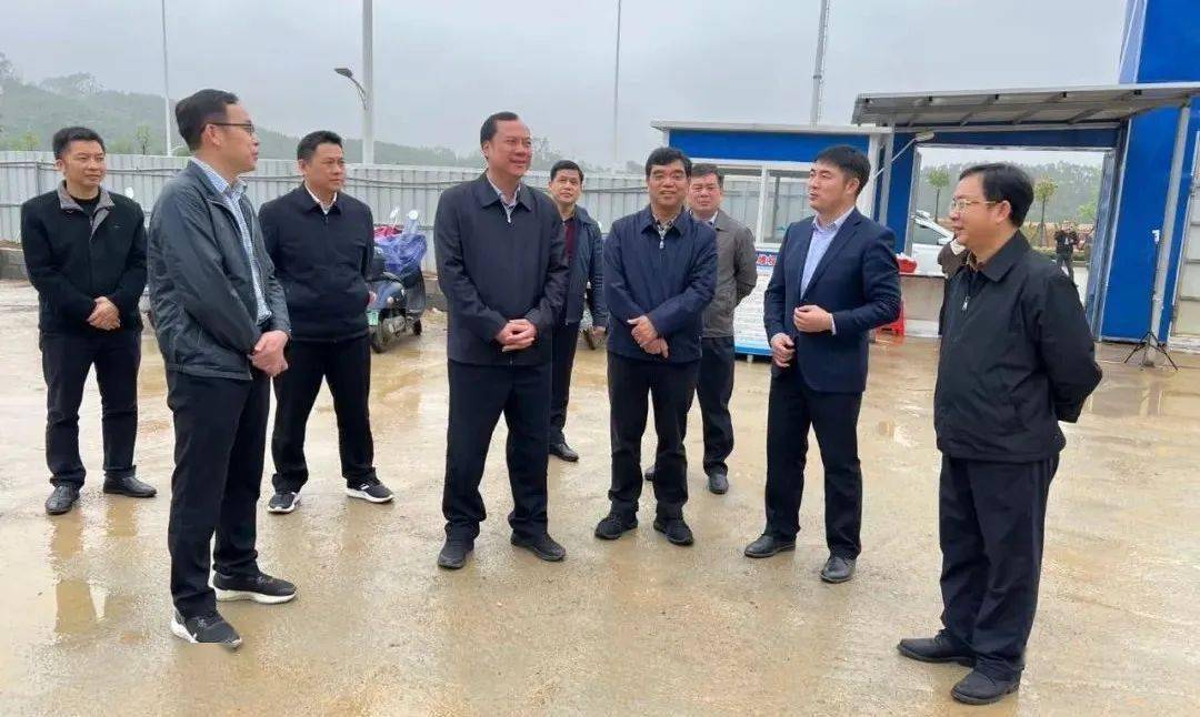 钟恒钦到大化调研项目建设工作