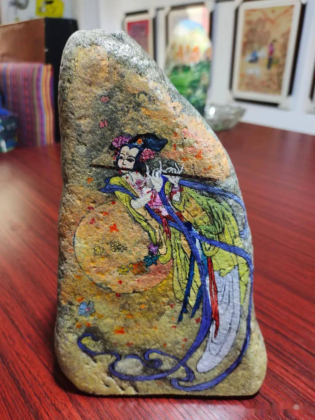 题西安市鄠邑区关中婚俗园张娟女士手绘石头画作品楹联文李景宁