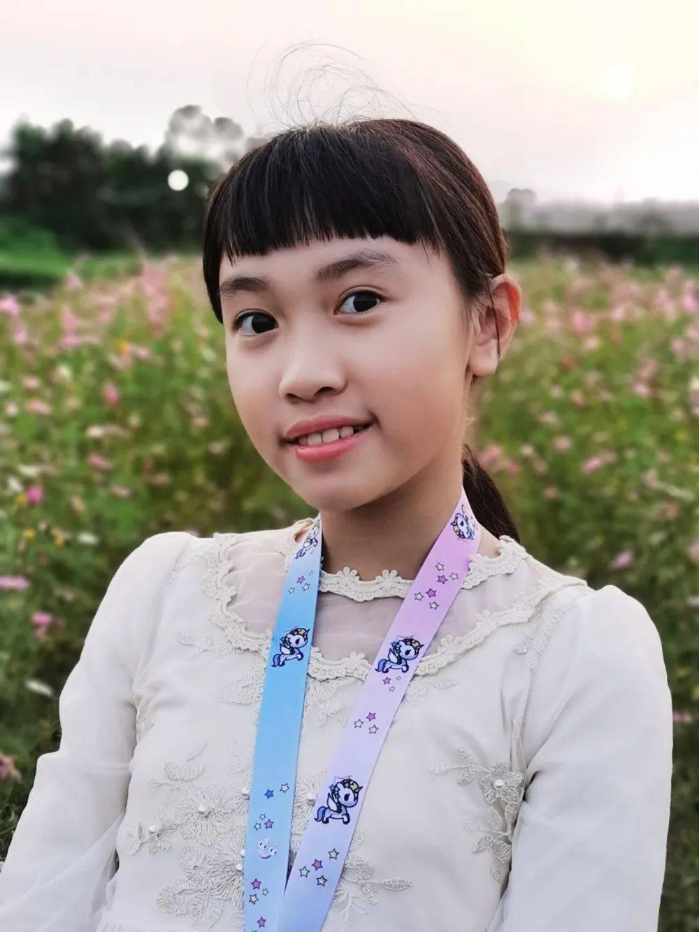 封面人物 | 来认识下这位多才多艺的"小仙女"_余雅琳_能力_书法