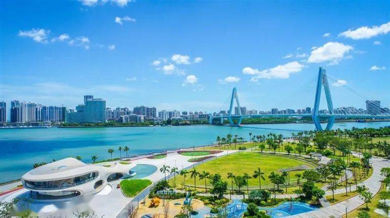 海南是中国南海上的一颗璀璨明珠.