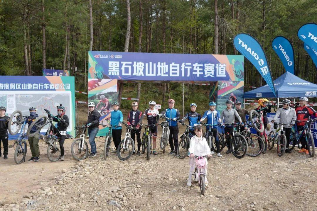 3月27日,廣元首條專業山地自行車賽道在黑石坡建成,這將是廣元乃至