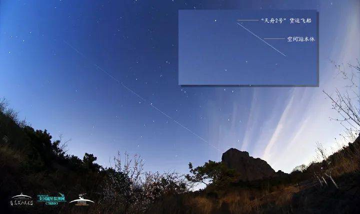 这场浪漫的“吻别”，被网友抓拍到了！