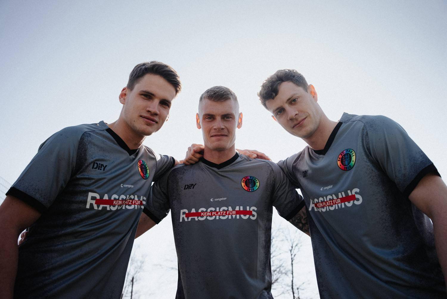 圣保利发布2021/22赛季反种族主义歧视限量版球衣_销售_足球俱乐部