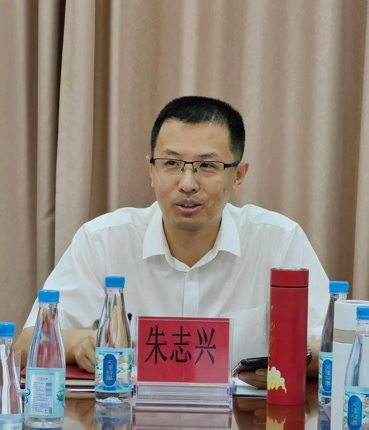 团市委书记朱志兴,团市委副书记邢贞达,团吉阳区