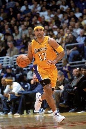 讨论因为创立自己的球鞋品牌乔帮主刚进联盟时曾被孤立