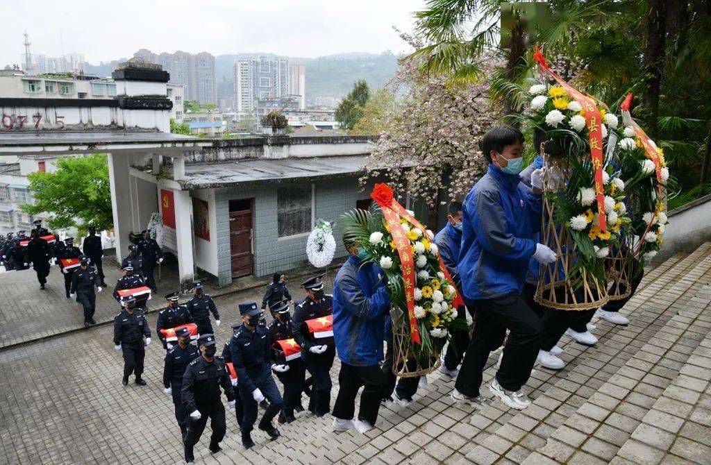 道真14座零散烈士墓迁葬入园_英雄_人民_仪式