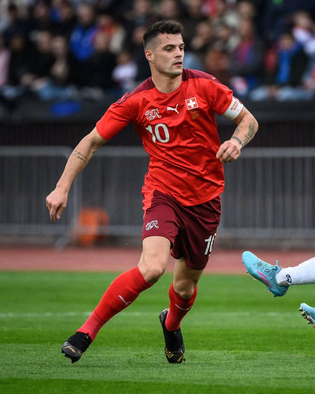 puma为扎卡打造国家队百场纪念战靴