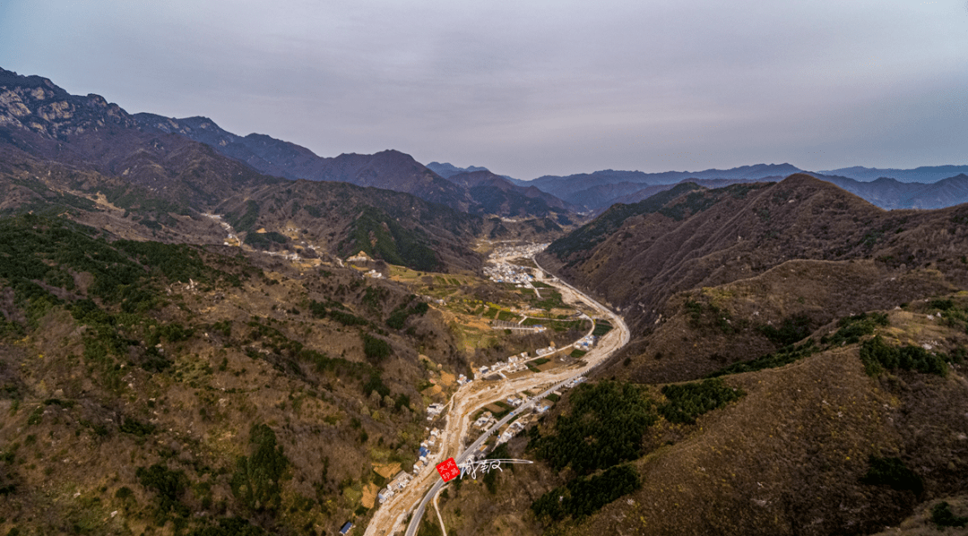 千年藍關古道:一側秦嶺群山一側藍田縣城,還可看到白鹿原全景_海拔