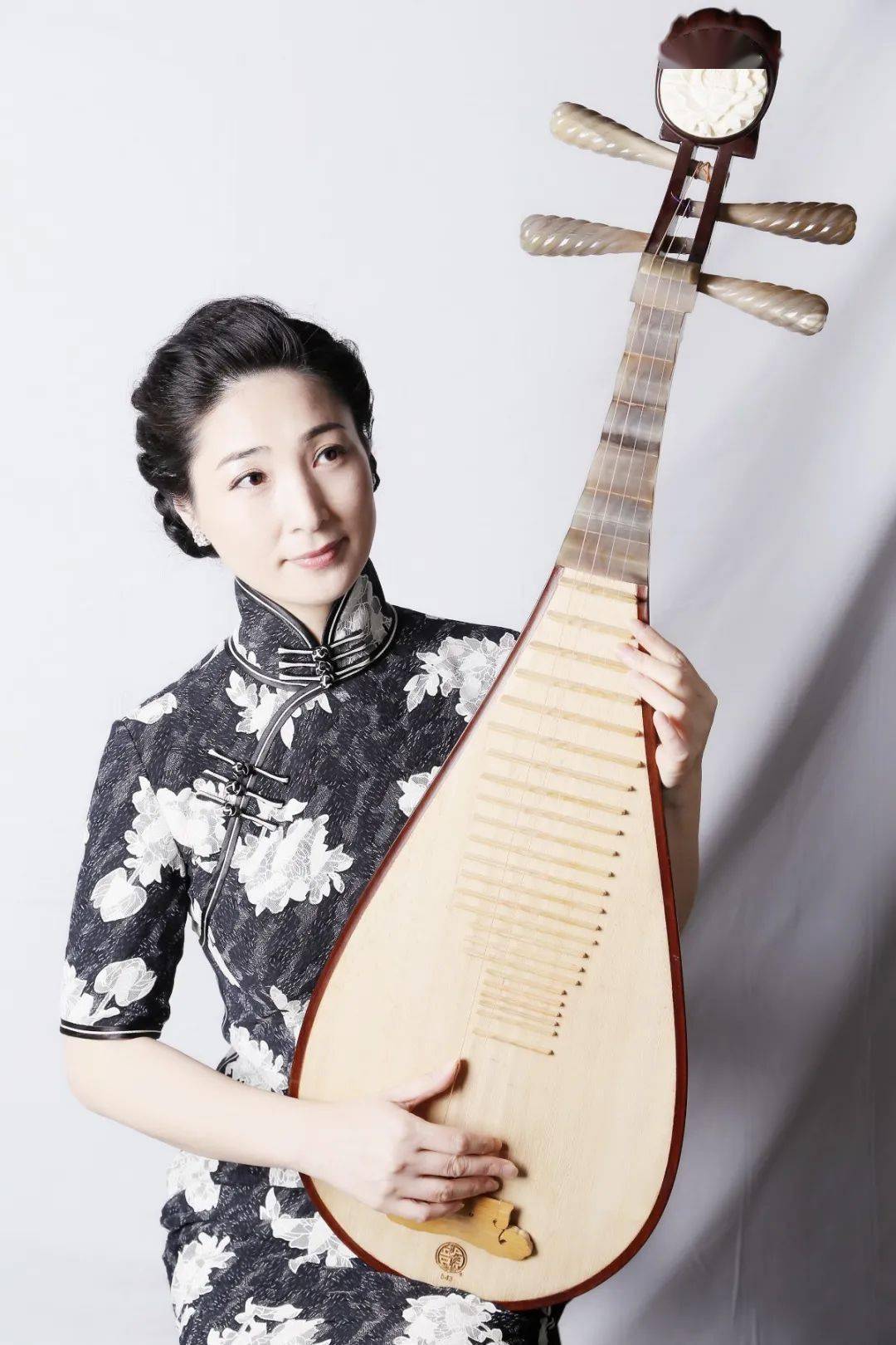 用对评弹事业默默的坚守,奉献,诠释了一名弹词演员传播评弹文化的使命