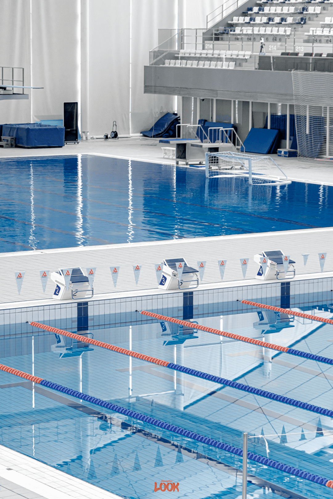 被称作「玉兰桥」的游泳馆拥有专业跳水池和清澈水质今年夏天,还要去