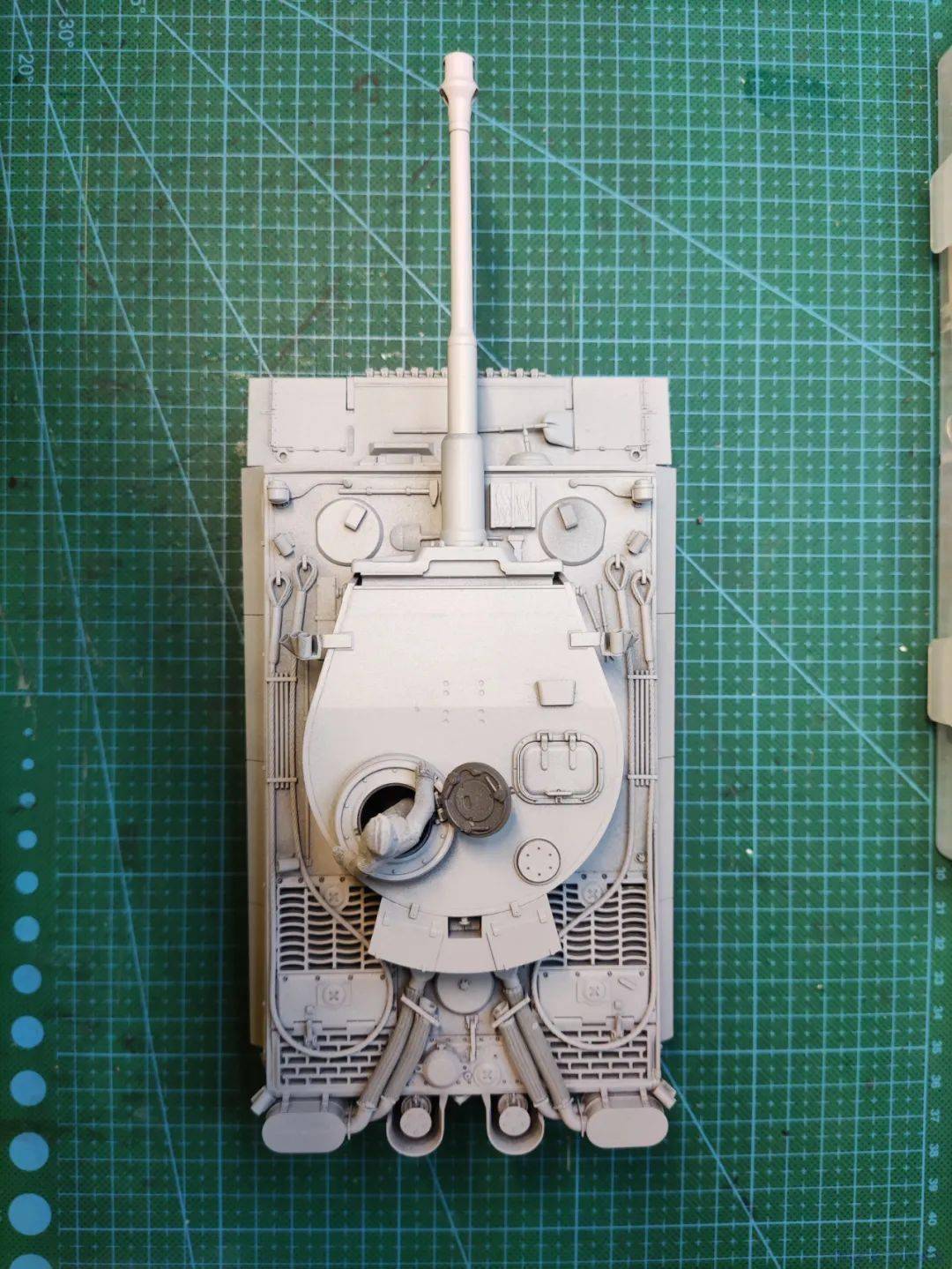 高光喷涂后灯光下效果贴水贴纸手涂随车工具旧化土 场景泥 田宫水性漆