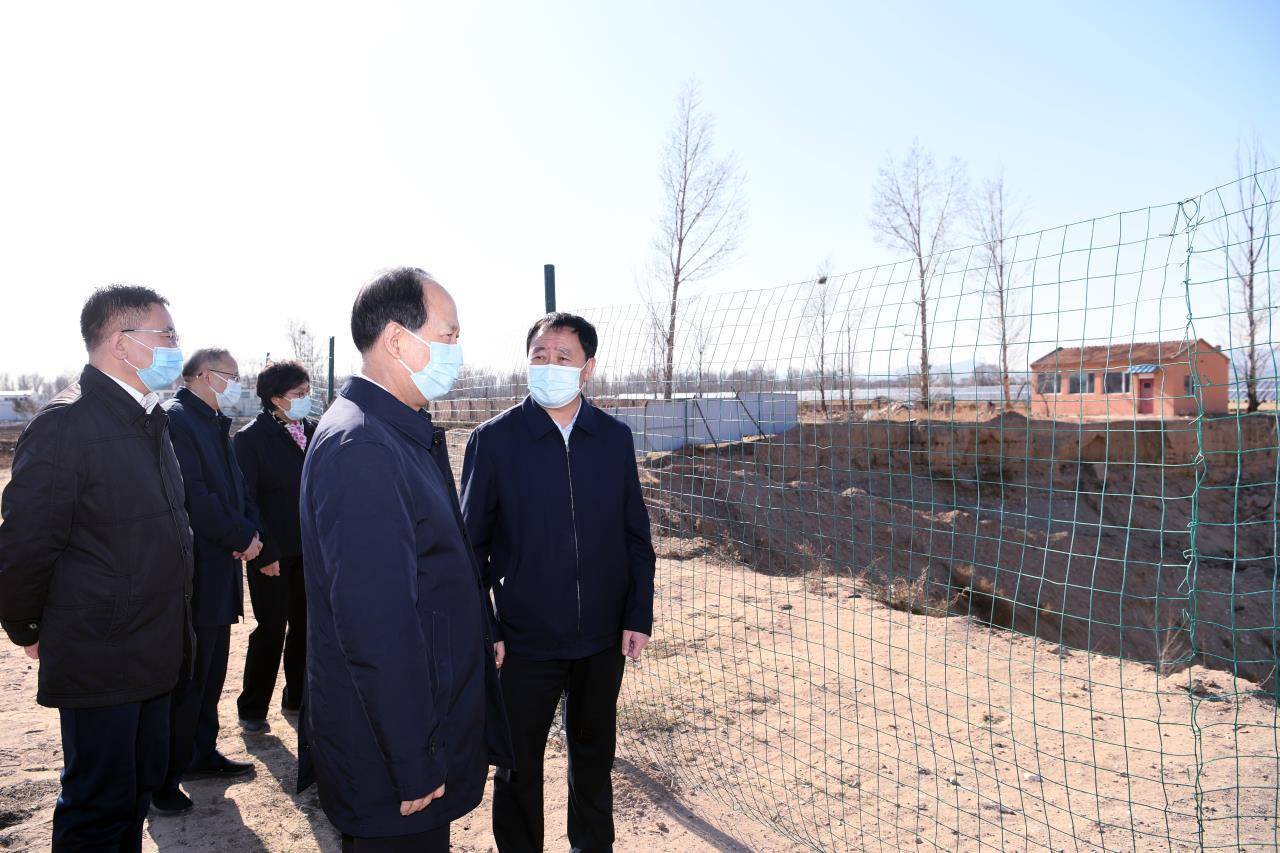 3月31日,石泰峰在呼和浩特市土左旗畢克齊鎮小裡堡村,檢查督導佔用