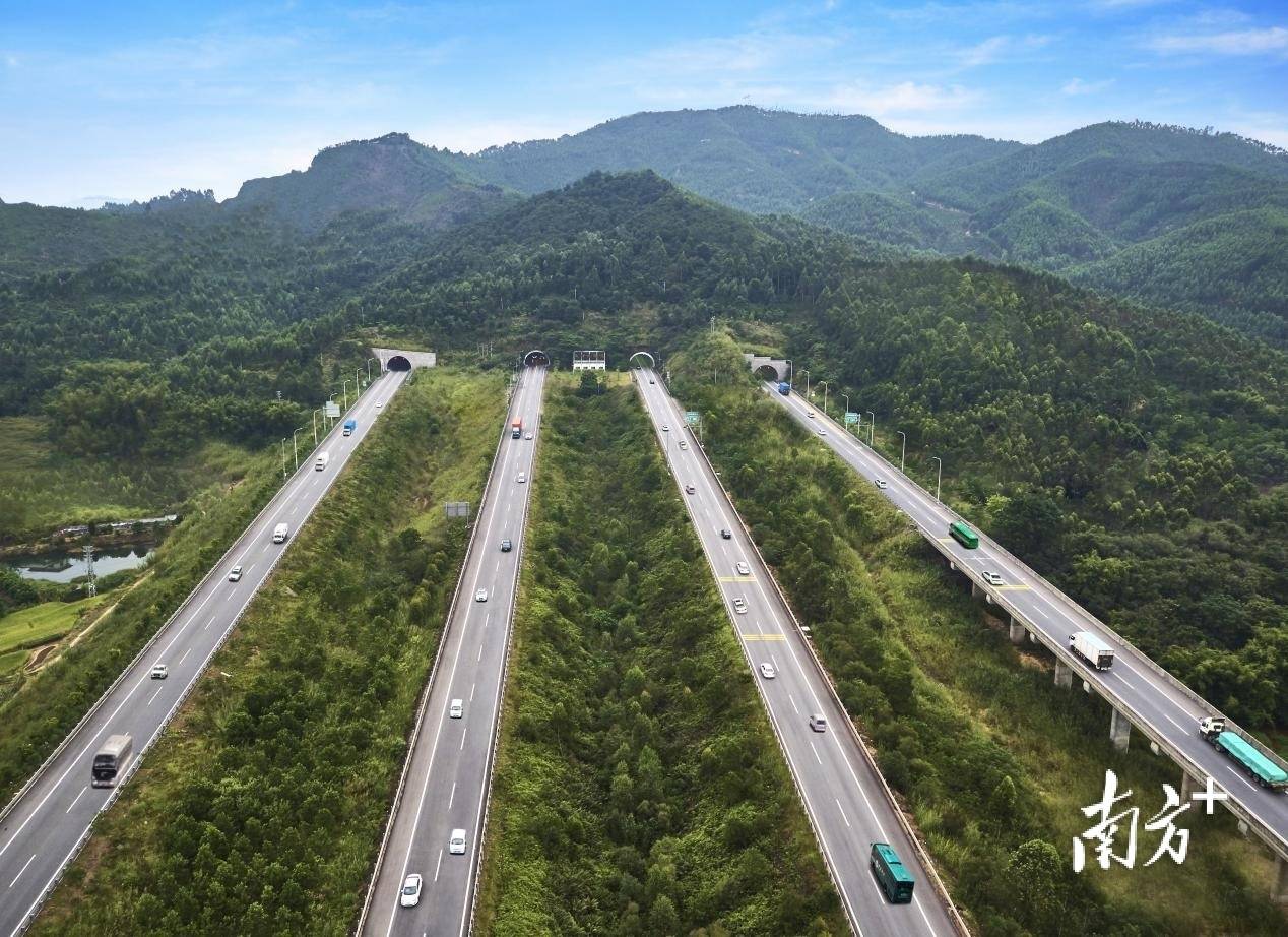 广佛肇高速北岭山隧道图片