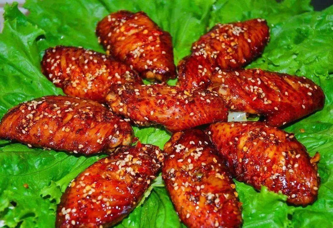 用烤箱做香辣烤翅,外酥里嫩,又香又辣超过瘾,备受全家人喜爱_鸡翅