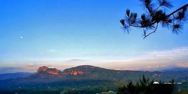 客家地区惊现世界最大天然卧佛身长5200米