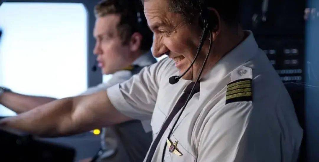 追问与反思——空难题材纪录片的影像表达_灾难_观众_机长