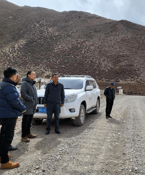 3月31日,县政府副县长旦增求培赴立新乡叶青村调研生态畜牧业合作社和