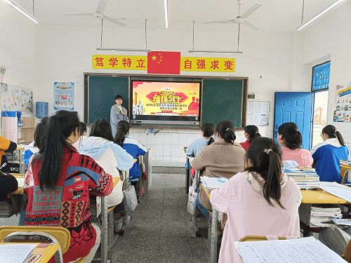 巴中市恩阳区双凤小学开展缅怀先烈致敬英雄主题教育活动