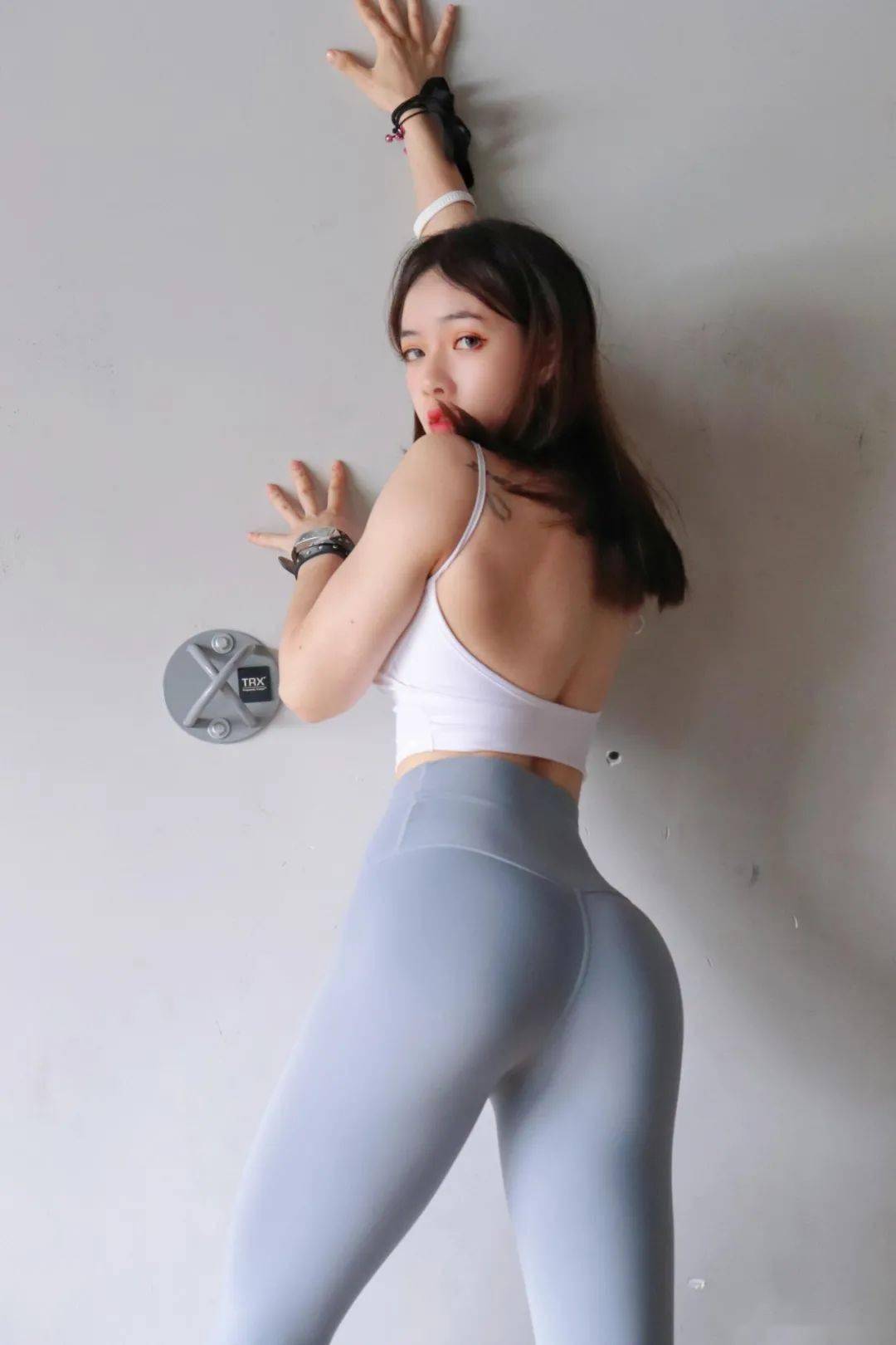 95年国产辣妈晒出腰精照性感又火辣真不敢多看