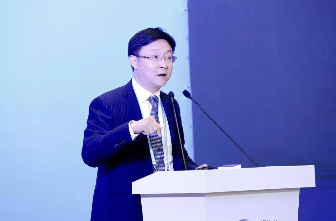 1985年,12岁的他参加泾县初中数学,物理竞赛,结果不出意外全部获得了