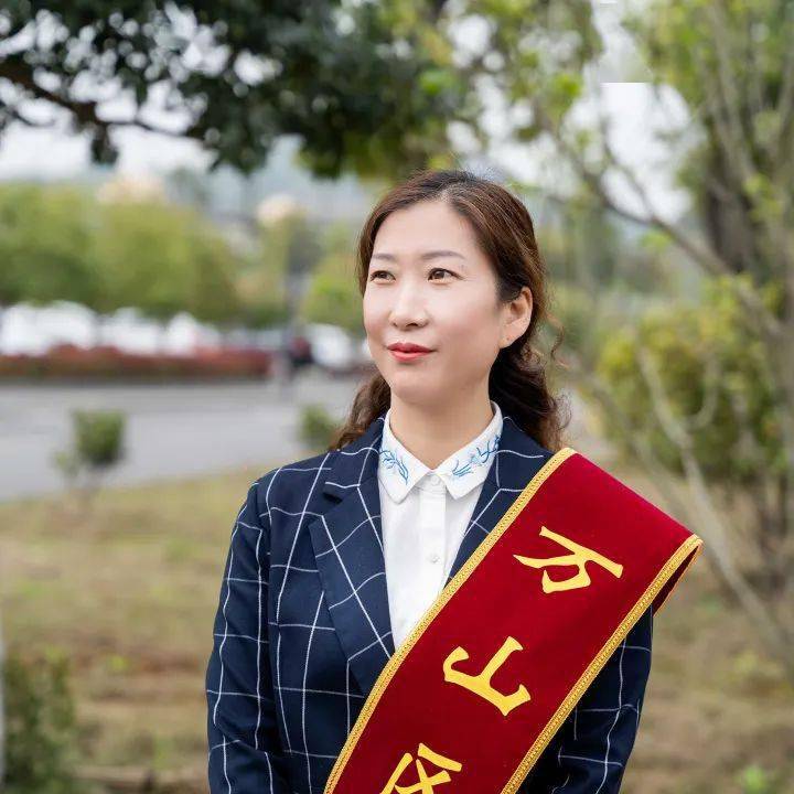 聚贤才促发展区管专家柳红梅为人师表桃李芬芳