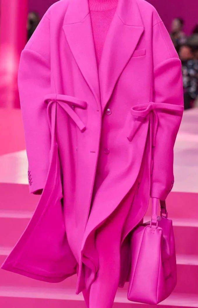 2022秋冬女装流行色t台分析最喜欢第3个