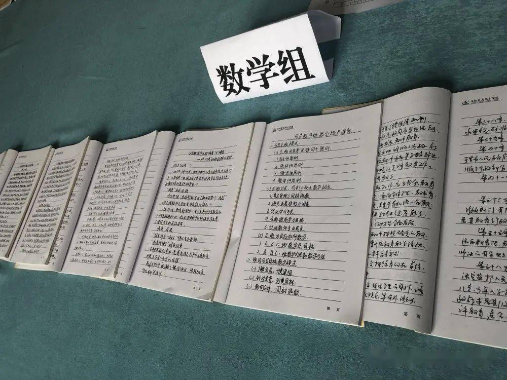 翻開一張張學生優秀《讀書記錄卡》,形式靈活多樣,內容精彩紛呈:或為