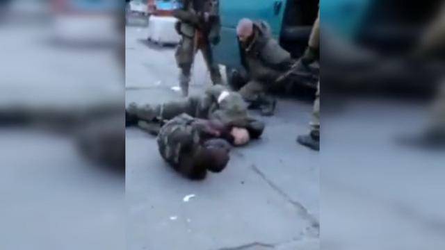 俄情报部门：被指虐待俄罗斯士兵后，乌克兰官员求助西方协助掩盖