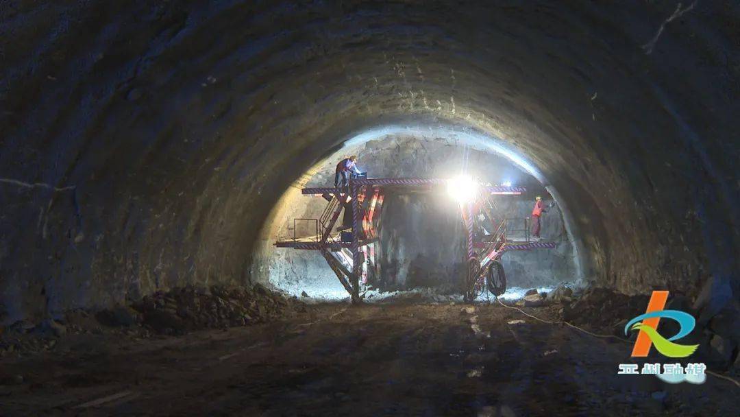 最新巫雲開高速建設順利完成第一季度生產目標