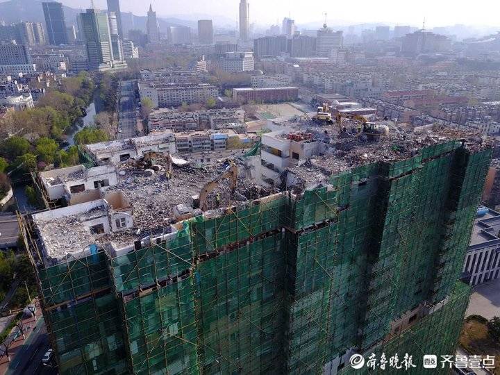 济南大明湖南侧东湖大厦拆除施工最新进展