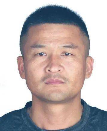 男,1980年12月22日出生,身份证号:372523198012229691,住莘县古云镇西