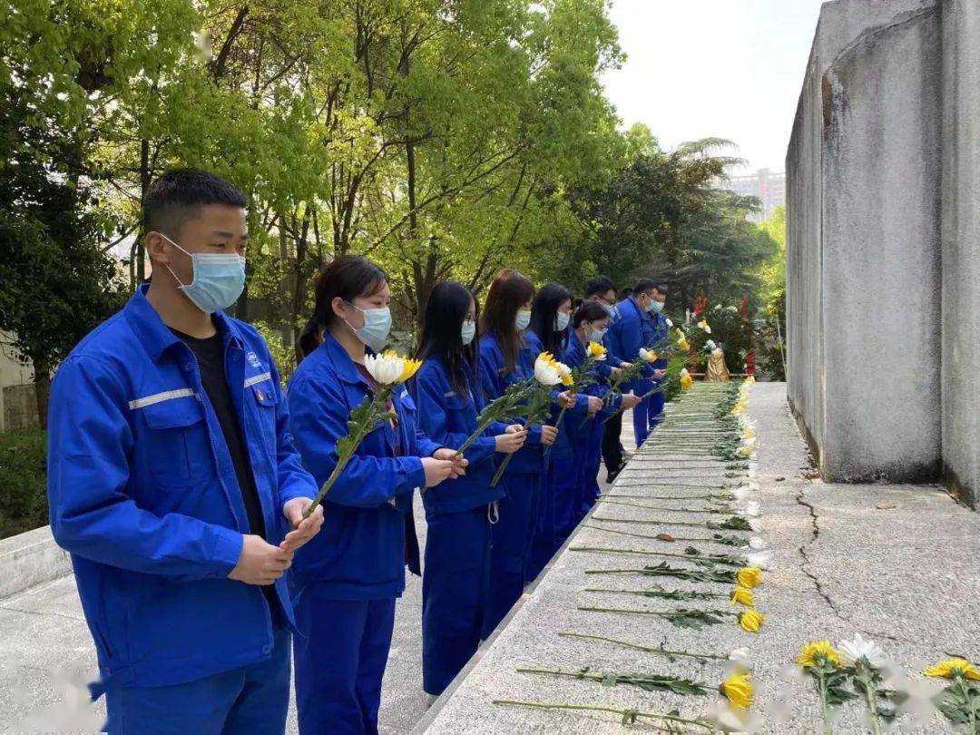 红色基因,大盾构公司开展清明祭英烈活动,职工们以实地参观以及剪纸
