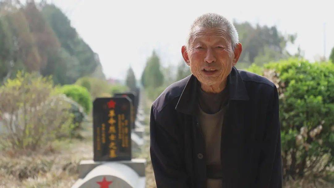 单县谢集镇74年接力守护无名烈士墓